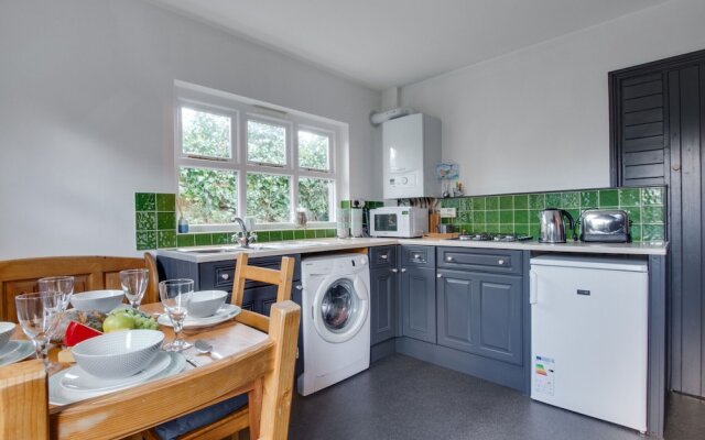 Modern Holiday Home in Saundersfoot with Garden