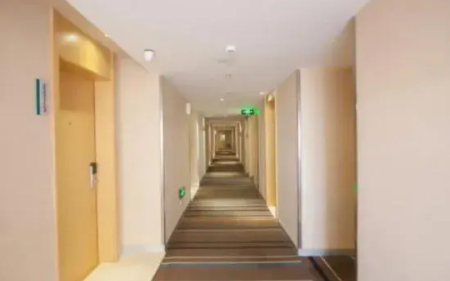 City Comfort Inn Hotel (Yichang China Three Gorges University Shuiyuecheng Shopping Mall)