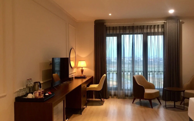 Rex Quang Binh Hotel