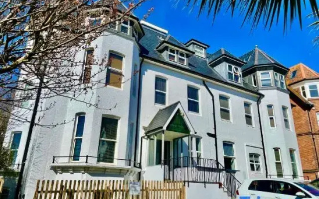 Beautiful Family Apt w/ Free Gym & Parking