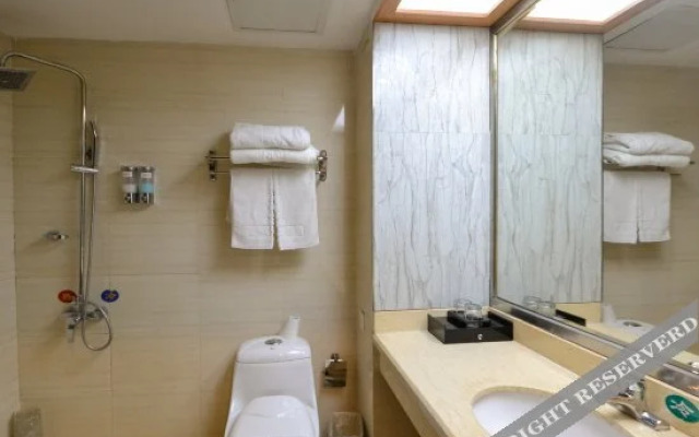 Longcheng  Big  Hotel(Jiujiang Pengze Longcheng Avenue)