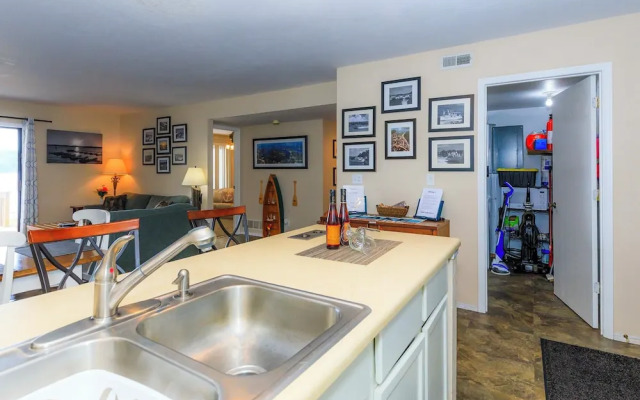 Pool Days & Water Fun Await: Lake Ozark Escape!