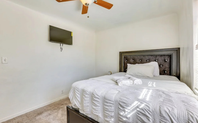 Pet-friendly Condo < 1 Mi to Phoenix College!