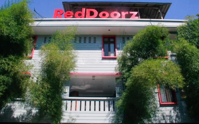 RedDoorz @ Sersan Bajuri