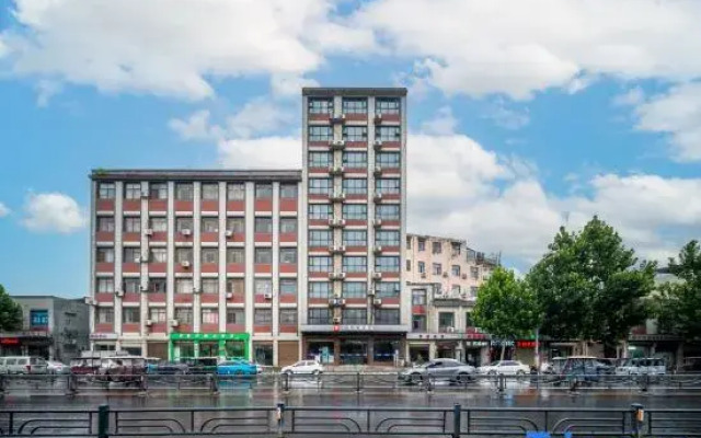 Yipai Chain Hotel (Qi County Bus Station)