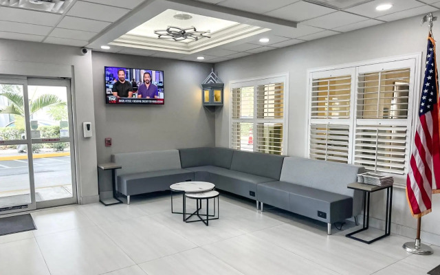 Quality Inn Airport - Cruise Port