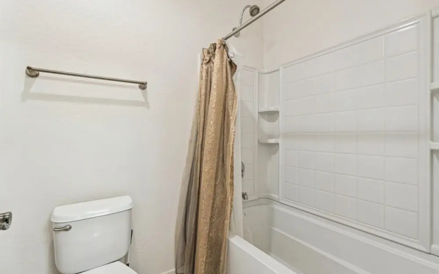 Pinnacle Breeze-private Backyard-mins to Six Flags