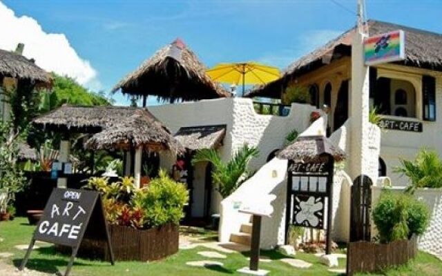 Charts Resort & Art Cafe
