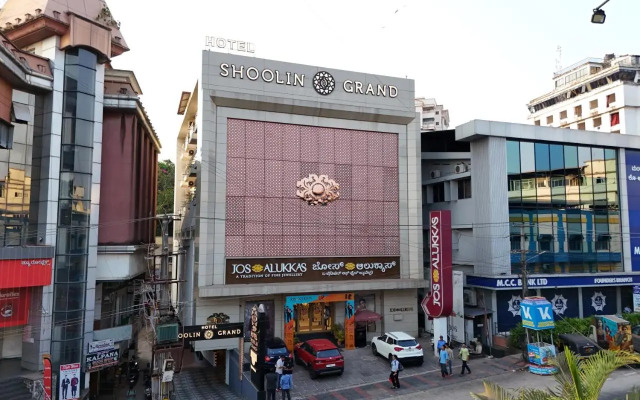 OYO Premium Light House Hill