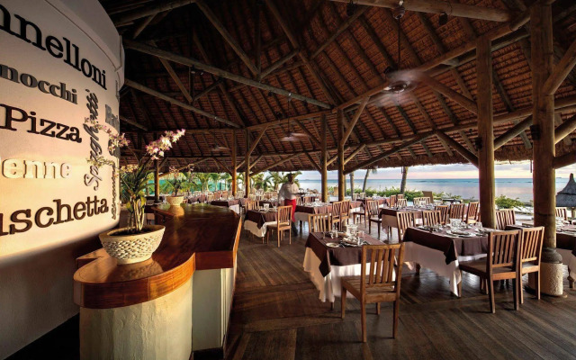 Victoria Beachcomber Resort & Spa