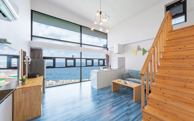 Present Poolvilla