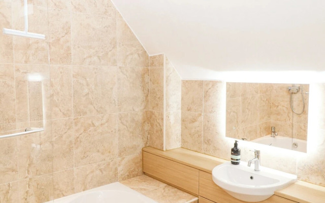 6 Fidlers Close
