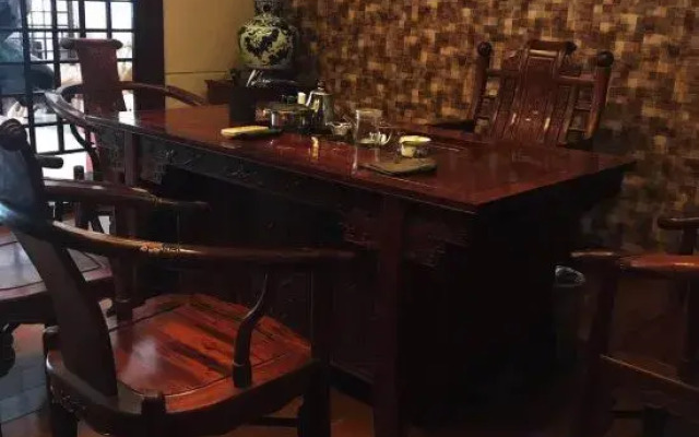 Jiadu Crown Business Hotel