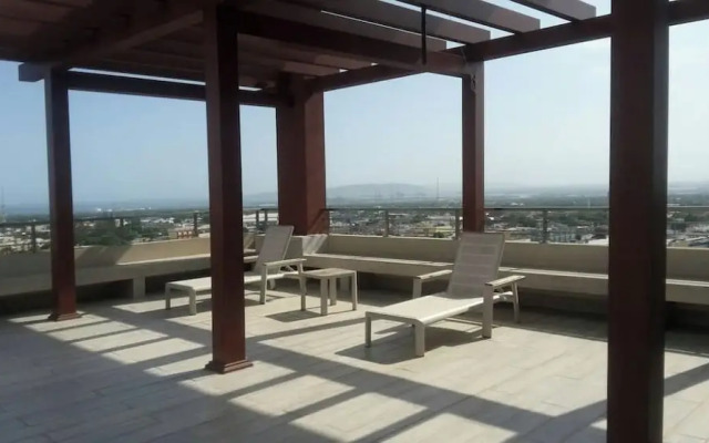 Apartment with roof top pool