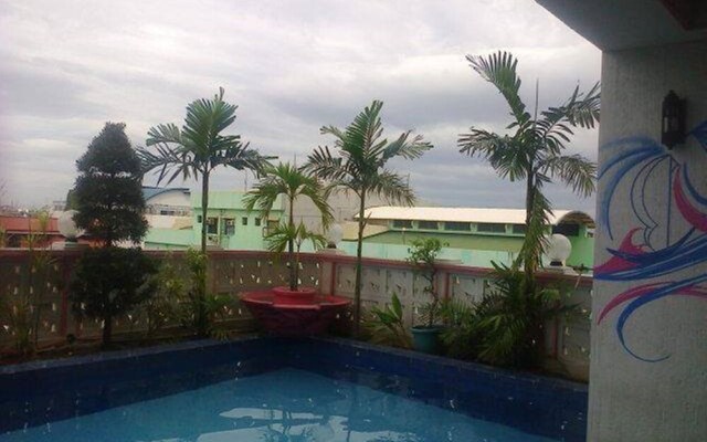 Pink Manila Hostel