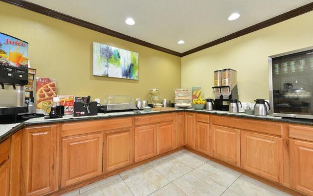 Quality Inn San Diego I-5 Naval Base