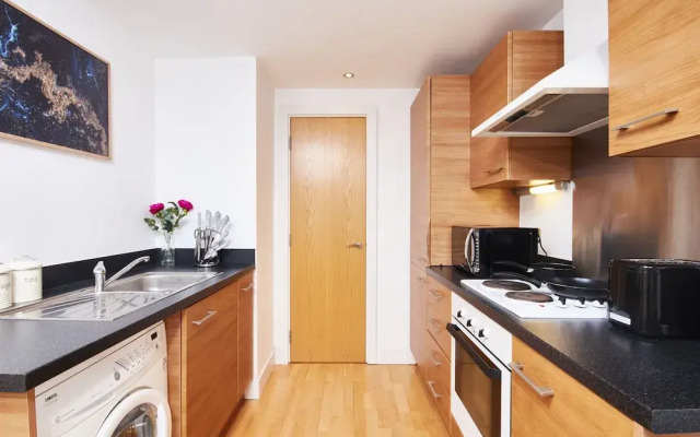 Deluxe City Centre Apt Balcony View & Free Parking