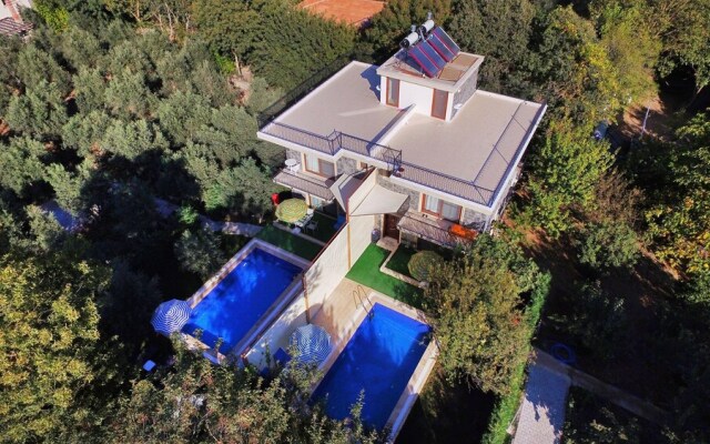 Villa Hakan 1 by Helaltatilvillari