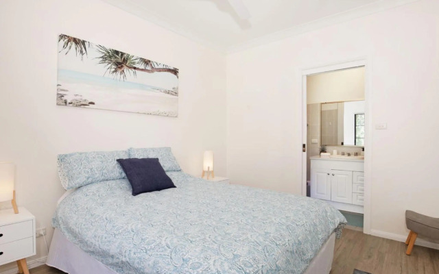 Bayview - Absolute Waterfront with Jetty - 5 Mins to Hyams Beach