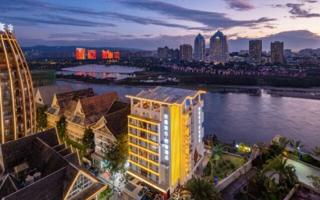 Anman Misty Wild Luxury River View Hotel (Gaozhuang Xishuangjing Star Night Market)