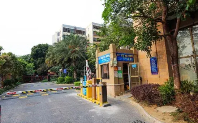 Baisong Apartment Hotel (Beihai Ningchuncheng High-speed Railway Station)