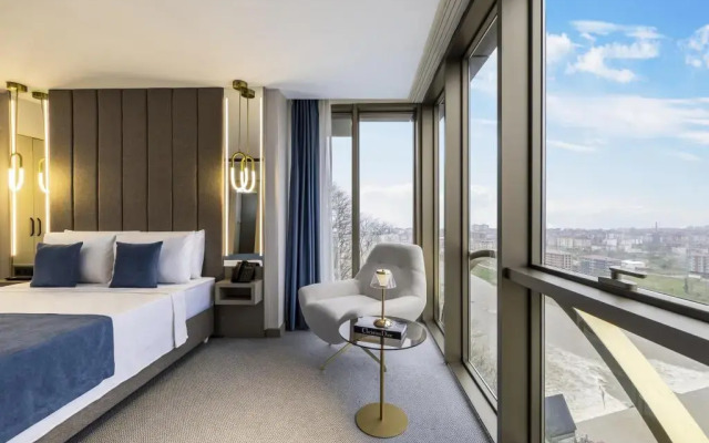Rossi Luxury Hotel