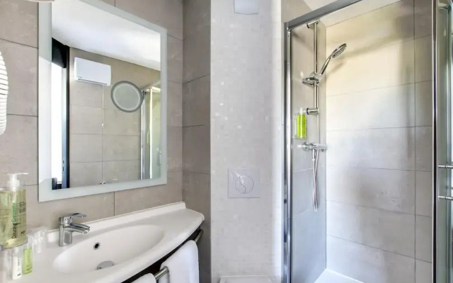 Brit Hotel Reims La Neuvillette
