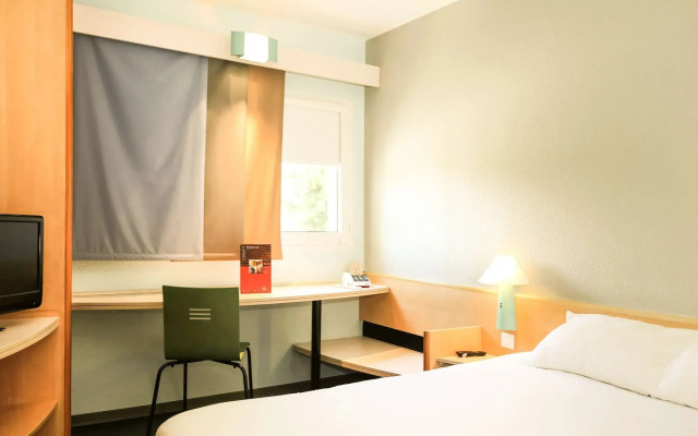 ibis Orange Centre Echangeur A7 A9