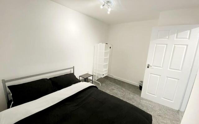 Remarkable 3-bed House in Sheffield