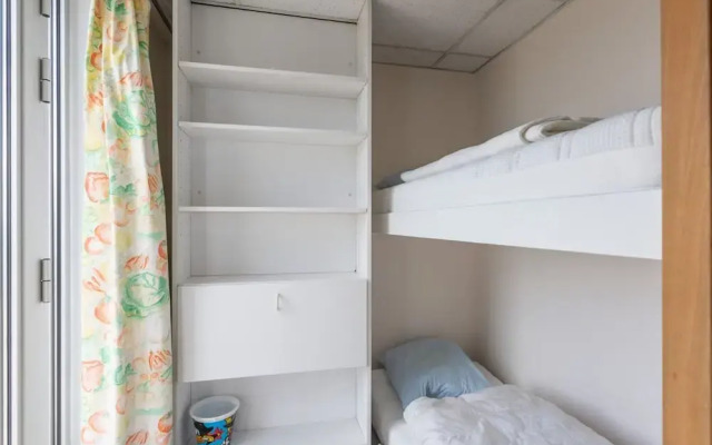 Apartment on Zeedijk With Sea Views