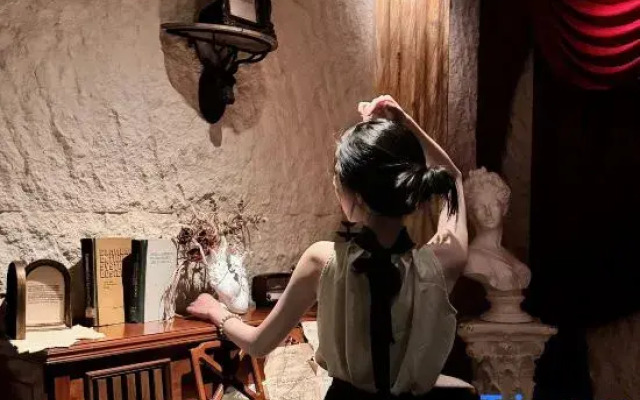 THE  YES  Hotel