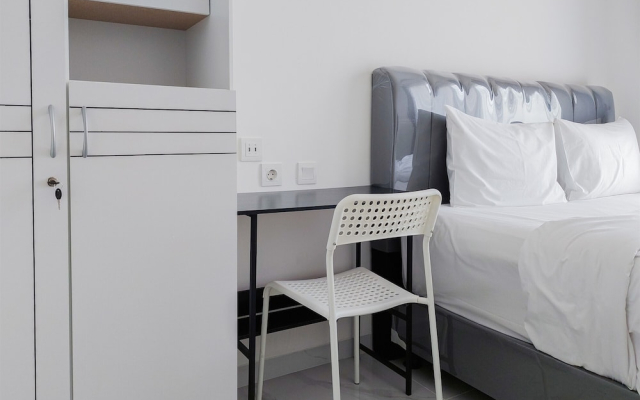 Warm And Cozy Studio Room At Sky House Bsd Apartment