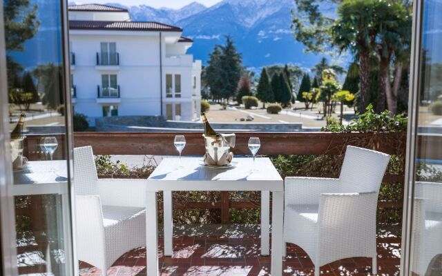 Villa Delta Suites House
