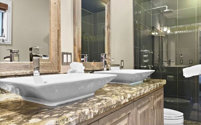 Brekke's Basecamp 3 Bedroom Home by RedAwning