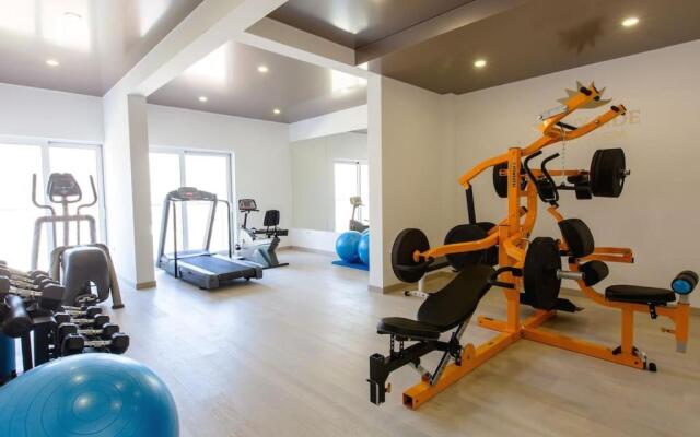 Modern 1BR apartment with swimming pool