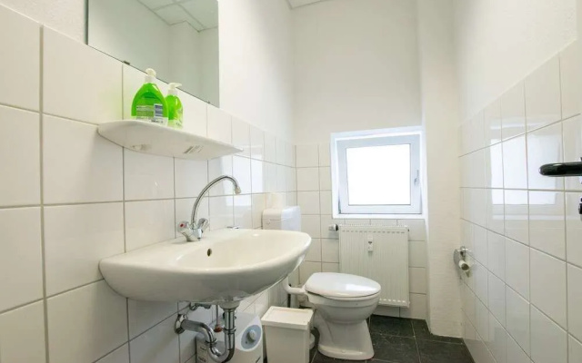 Airport 3 Room Apartment