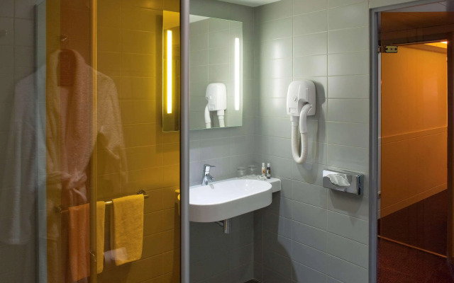Residence Mercure Paris La Defense Grande Arche