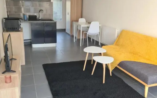 Jolie studio au calme avec jardin privatif.