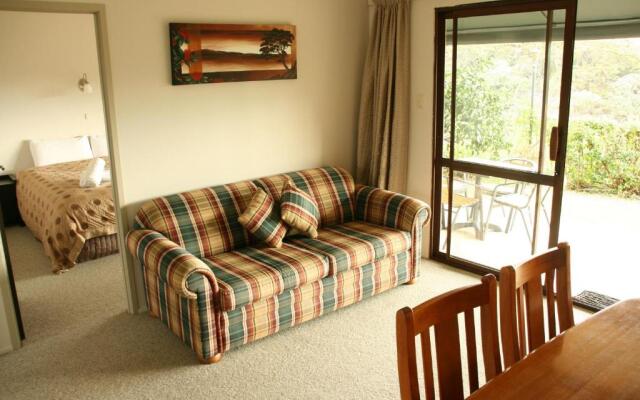 Waterfalls Estate - Motel & Campground