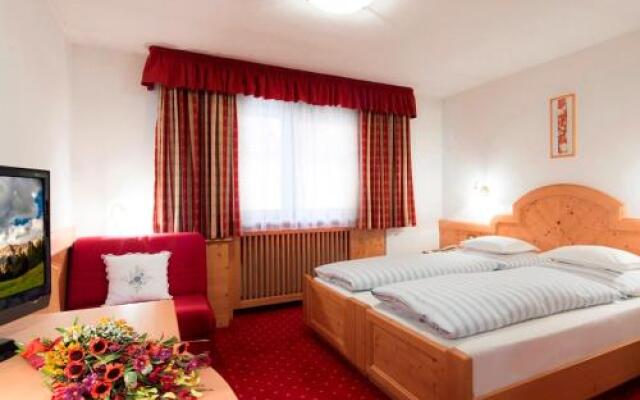 Adria Garni B&B Residence Corvara