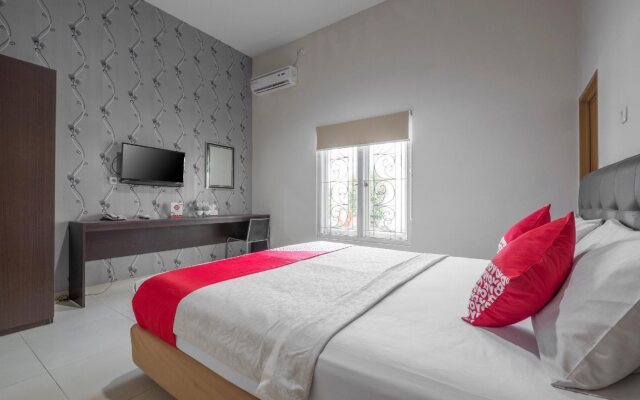 Hotel O Makassar near Pantai Losari formerly Hotel Astra Novilia