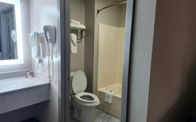 Days Inn by Wyndham Ocean Springs