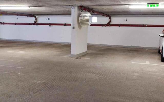 Ferienwohnung-11-mit-Terrasse-und-Strandkorb-am-Strand-Haus-Hohe-Worth-Duhnen