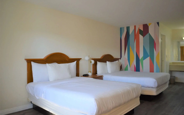 Signature Anaheim Maingate