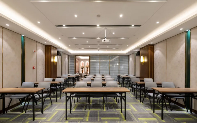 Nostalgia S Hotel (Beijing Fangshan University Town Guangyangcheng Metro Station)