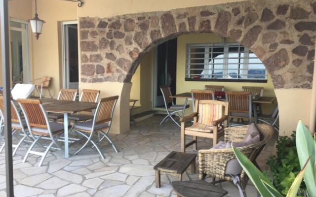 Villa With Private Beach - Villa Lou Cade