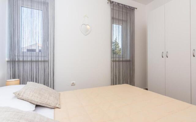 Pasko 2 modern furnished ap for 7