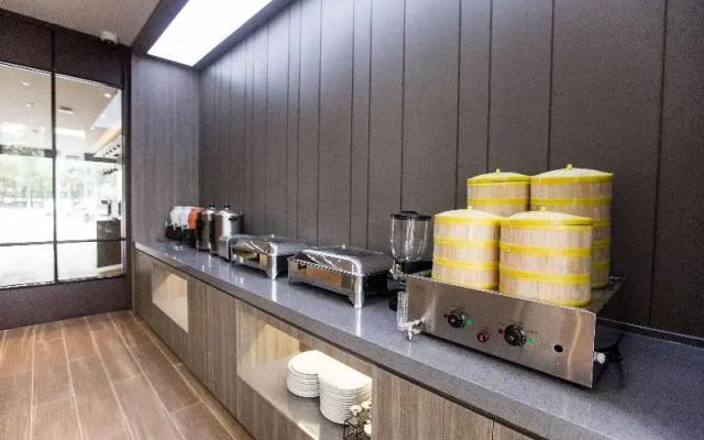 Hanting Hotel Shanghai Qingpu Huijin Road Metro Station