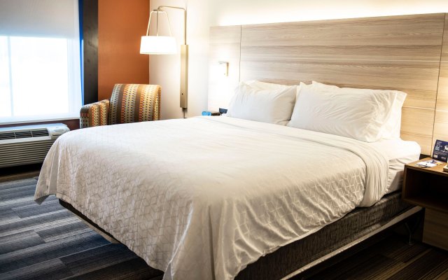 Holiday Inn Express & Suites Sedalia, an IHG Hotel
