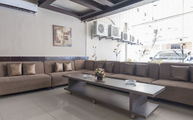 OYO 1679 Hotel Century Makassar